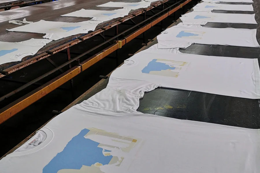 T-shirt screen printing process
